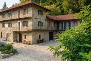Rustico / Casale di 330 m² con più di 5 locali e b
