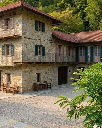 Rustico / Casale di 330 m² con più di 5 locali e b