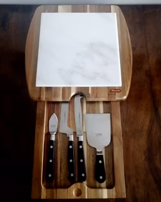 TAGLIERE PER FORMAGGI ALEXANDER IN LEGNO PREGIATO 