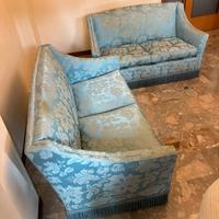 Coppia divani vintage in broccato azzurro