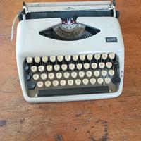 macchina da scrivere vintage 