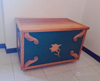 Baule in legno  porta giocattoli 