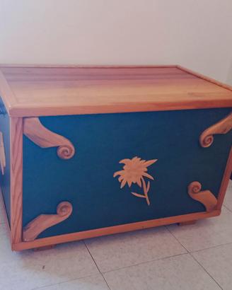 Baule in legno  porta giocattoli 