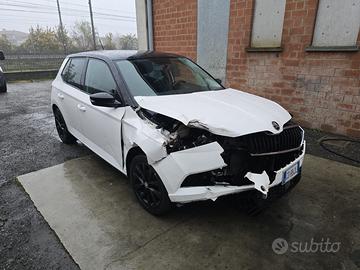 si vende auto incidentata.