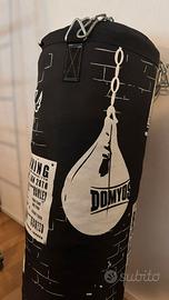 Sacco da boxe.