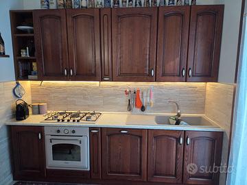 Cucina Mobilturi con tavolo