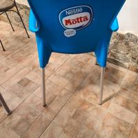 Sedia Motta Nestlè in plastica con piedi in ferro