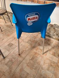 Sedia Motta Nestlè in plastica con piedi in ferro