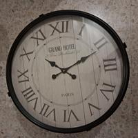 tavolino retrò con orologio