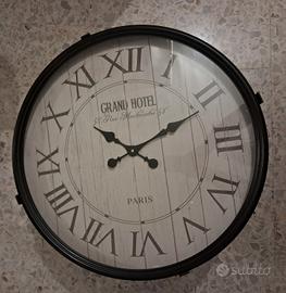 tavolino retrò con orologio