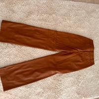 Pantaloni in finta pelle