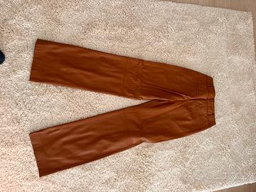 Pantaloni in finta pelle