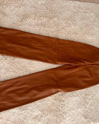 Pantaloni in finta pelle