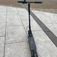 Monopattino elettrico f2 plus con scatola e carico