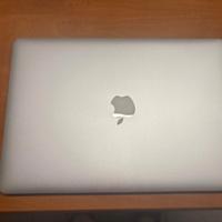 MacBook Pro (Retina, 15,4 pollici, metà 2015)