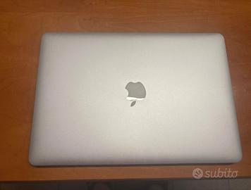 MacBook Pro (Retina, 15,4 pollici, metà 2015)