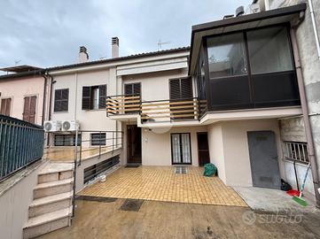 CASA SEMINDIPENDENTE A COLLI AL METAURO