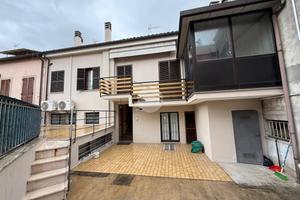 CASA SEMINDIPENDENTE A COLLI AL METAURO