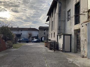 Borgo agricolo con terreno