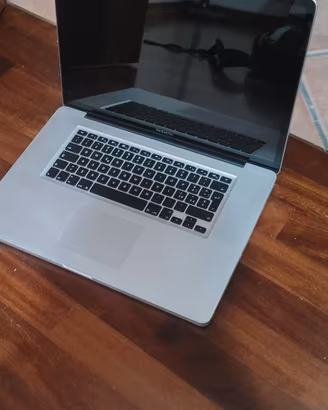 2 MacBook Pro per Ricambi (Senza HD) - 13" e 17"
