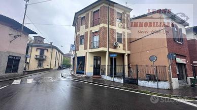 Palazzina composta da locale commerciale e n.2 app