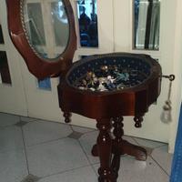 Tavolino bacheca in stile liberty/ vittoriano.