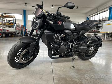 Honda CB1000R del 2021 con 9000km