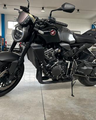 Honda CB1000R del 2021 con 9000km