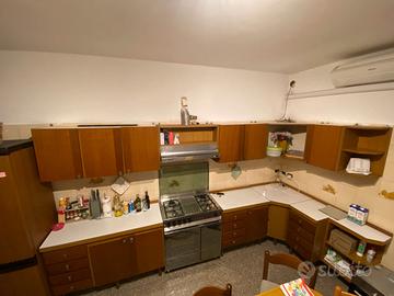 Cucina componibile ad angolo