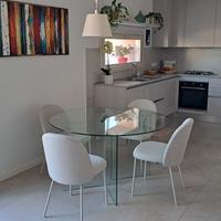 Tavolo tondo in vetro – Ø 130 cm – Pari al nuovo