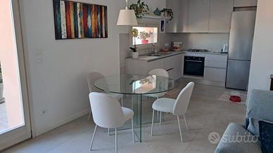 Tavolo tondo in vetro – Ø 130 cm – Pari al nuovo