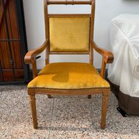 Sedia in Legno e Velluto