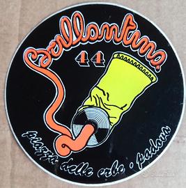 Adesivo vintage pari al nuovo locale Brillantina44