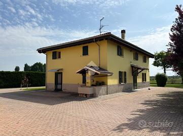 CASA DI CORTE A BUDRIO