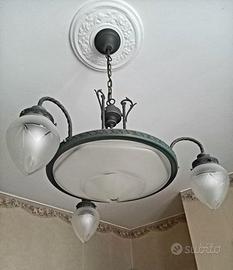 Raffinato lampadario in ferro battuto