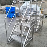 scala con piattaforma da laboratorio usata