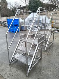 scala con piattaforma da laboratorio usata