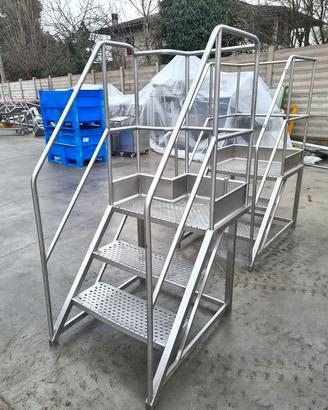 scala con piattaforma da laboratorio usata