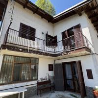 CASA NDIPENDENTE CON CORTILE