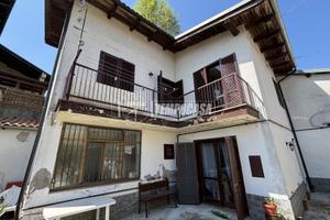 CASA NDIPENDENTE CON CORTILE