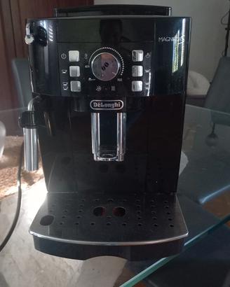 Macchina caffè Delonghi Magnifica S