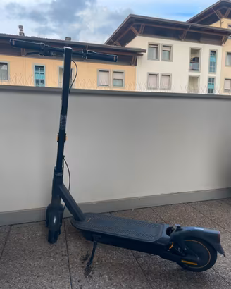 Monopattino Ninebot Kick Scooter MAX G2E.