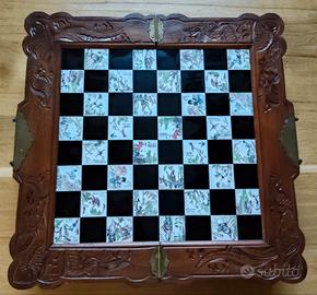 Scacchiera in legno intarsiata