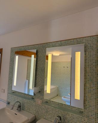 Specchi con mensole per bagno