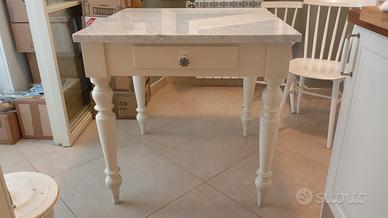 Tavolo in legno con top in marmo di Carrara 