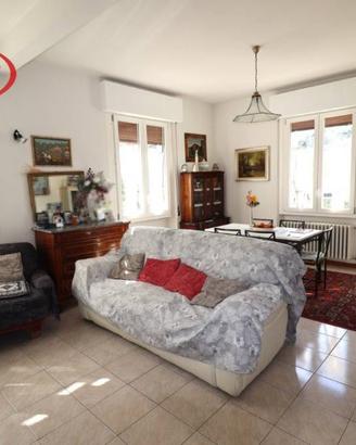 Appartamento di 130 m² con più di 5 locali e box a