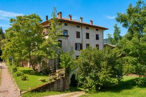 Appartamento con garage e posto auto - lona / lase