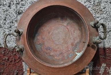 Antico tegame/bacinella-rame con manici lavorati