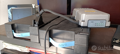 Carica batterie più due batterie al litio per moto