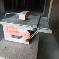 Taglia piastrelle ad acqua